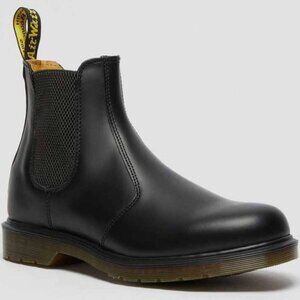 Dr. Martens, 2976 Smooth Leather Chelsea Boots in Black, Size W 7